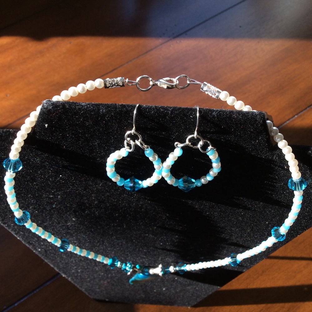 Hand Crafted Beaded Beautiful Necklace & Earring Set - Picture 2 of 4